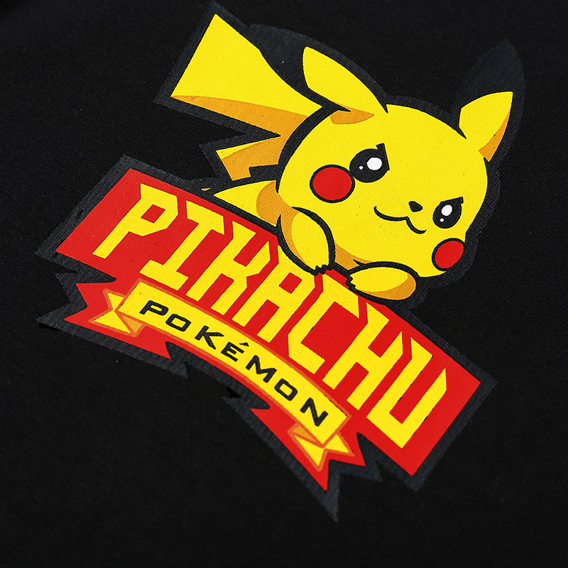 น่ารัก Pikachu เสื้อฮู้ดสีดําซิปขึ้นเสื้อสเวตเตอร์คลุมด้วยผ้า